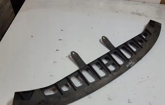 Front bumper mounting bracket