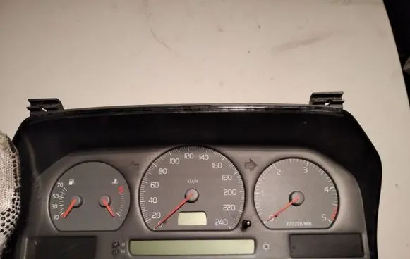 Volvo S70 V70 V70 XC Speedometer (instrument cluster) 9168386 69794700T