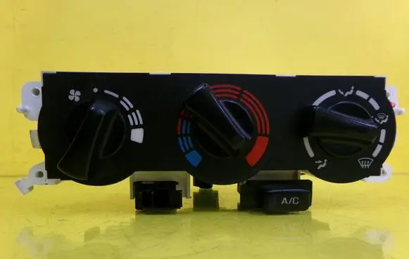 Nissan Primera Climate control unit 7040230732