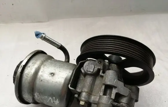 Toyota Avensis T250 Power steering pump 4431005120 12180