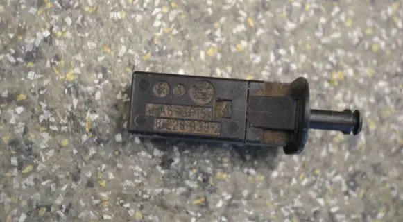 BMW 3 E46 Fuel tank opening switch 82289392 PA6GF15