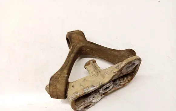 Audi A6 S6 C5 4B Muffler mount bracket/holder 8E0253147
