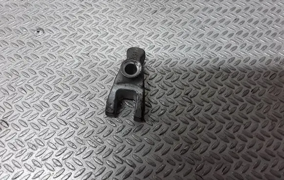 Opel Vectra C Fuel Injector clamp holder
