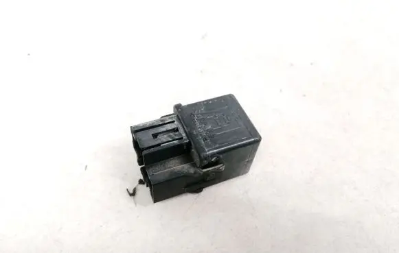 Volvo S40, V40 Other relay MB953381 V23134-B52-X240
