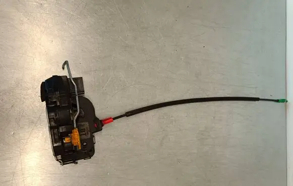 Opel Zafira C Rear door lock 13579556
