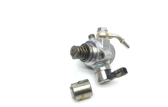 Mazda CX-30 Fuel injection high pressure pump SM296100 203E0 05F16