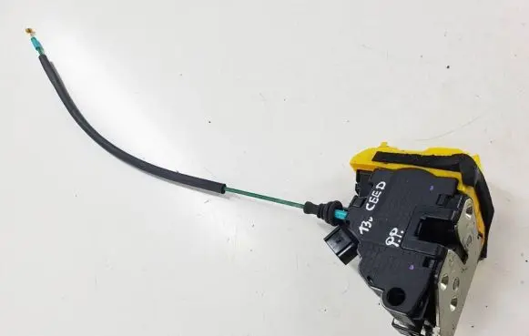 KIA Pro Cee'd II Front door lock