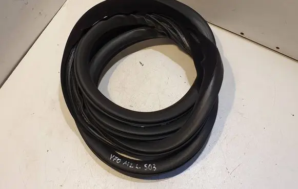 Volvo V70 Rear door rubber seal (on body)
