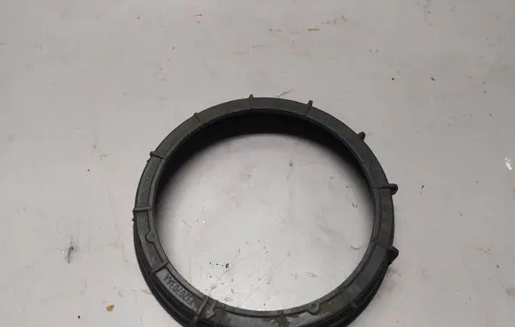 Renault Scenic III - Grand scenic III In tank fuel pump screw locking ring/nut 8200183136