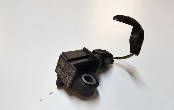Chrysler Pacifica Airbag deployment crash/impact sensor 68174975AA 53312248