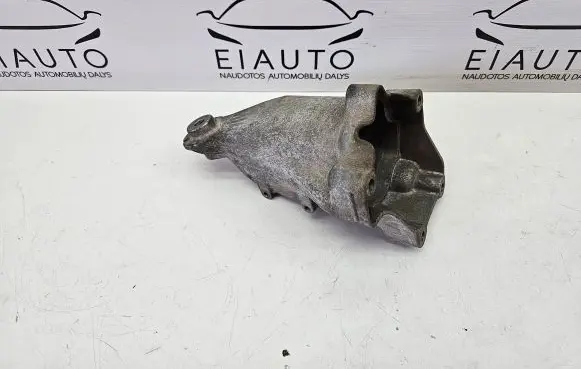Mercedes-Benz C W204 Engine mounting bracket A6512233404