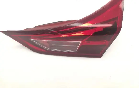 Toyota Auris E180 Tailgate rear/tail lights 05170237