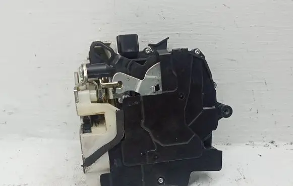 Mitsubishi Outlander Front door lock