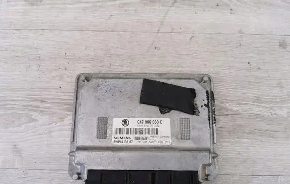 Skoda Fabia Mk1 (6Y) Engine control unit/module 047906033E