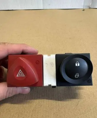 Renault Megane II Hazard light switch 8200095493 8200109723 8200107808
