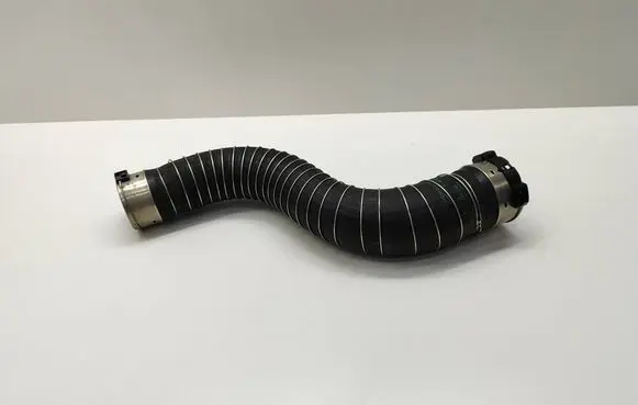 BMW 5 G30 G31 Intercooler hose/pipe 8572858 857285801 1161857285801