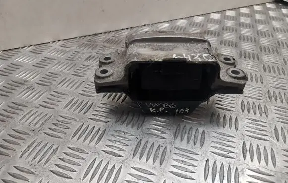 Volkswagen PASSAT B6 Engine mount bracket 3C0199555