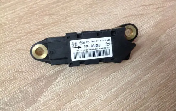 Mercedes-Benz C W203 Airbag deployment crash/impact sensor 100700002 0018209126