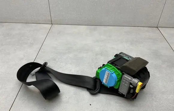 Audi A4 S4 B8 8K Front seatbelt 0718C1Z35T