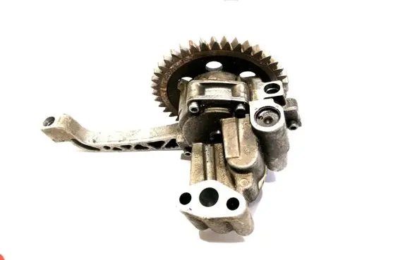 Volkswagen Touareg I Oil pump 070115105A