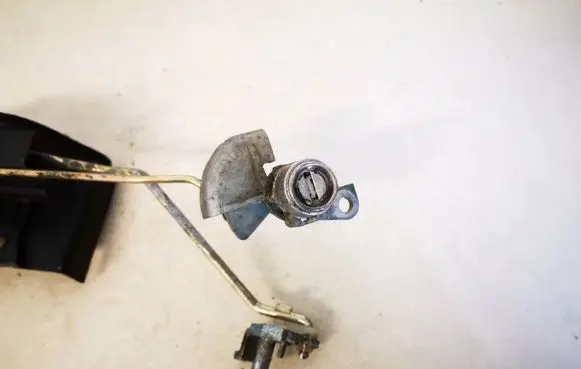 Hyundai Terracan Front door lock (next to the handle) 