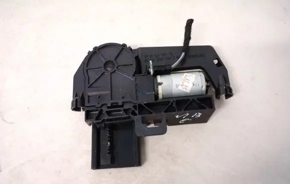 Mercedes-Benz E W211 Seat adjustment motor 0009700026