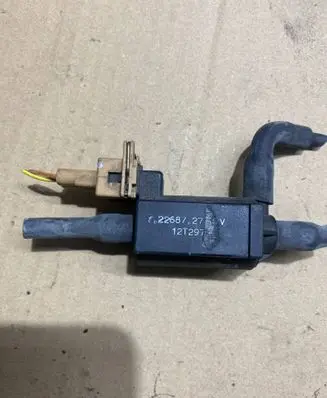 Land Rover Range Rover L405 Vacuum valve 72268727 12T297