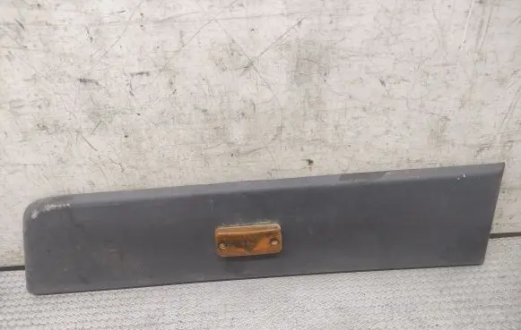 Rear fender molding trim