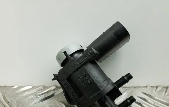 Audi A4 S4 B8 8K Turbo solenoid valve 1K0906283A