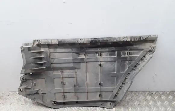 Center/middle under tray cover