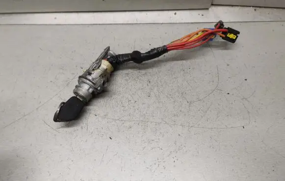 Peugeot 607 Ignition lock N0500109