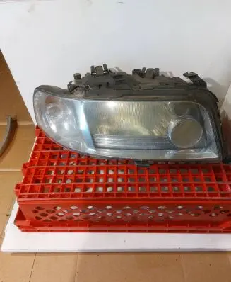 Audi A8 S8 D2 4D Headlight/headlamp