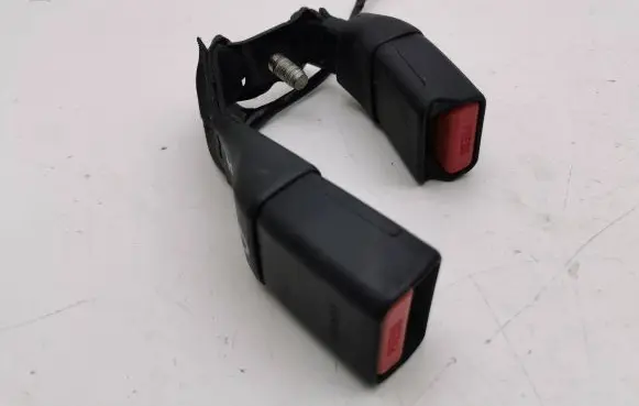 Suzuki Vitara (LY) Middle seatbelt buckle (rear) 1117164
