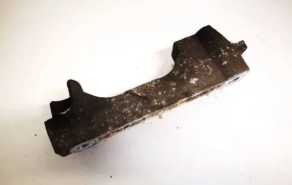 Toyota Avensis T270 Engine mounting bracket