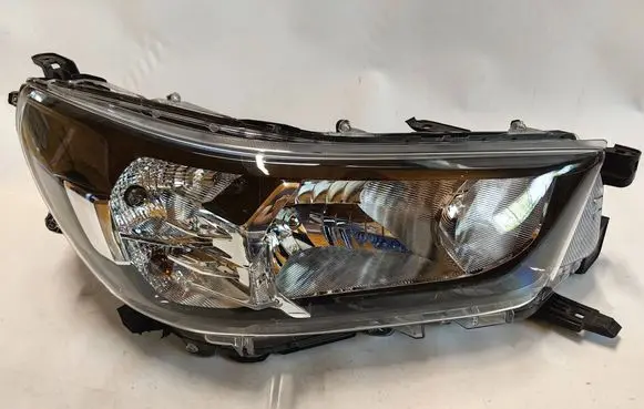 Toyota Hilux VIII Headlight/headlamp