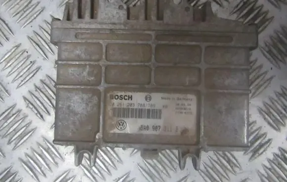 Volkswagen PASSAT B4 Engine control unit/module 3a0907311b 0261203788
