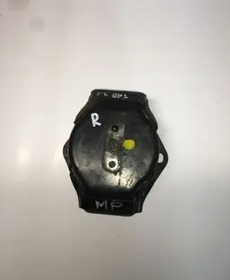 Mitsubishi Pajero Engine mount bracket MR374898