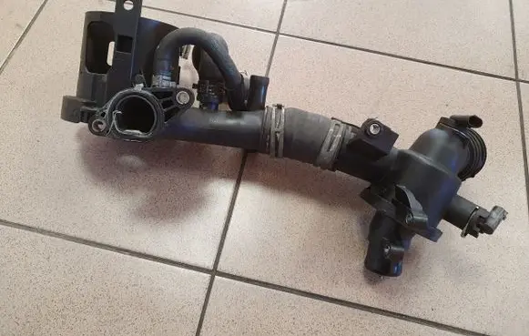 Mercedes-Benz E W212 Thermostat/thermostat housing