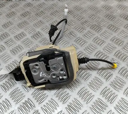 Volvo XC40 Rear door lock 32131411