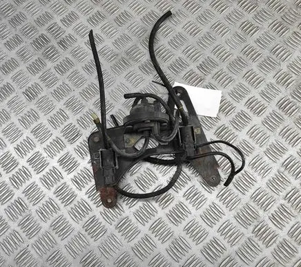 Mercedes-Benz E W124 Engine mount vacuum valve A1233000533