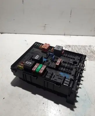 Volkswagen Golf V Fuse module 1K0937124K