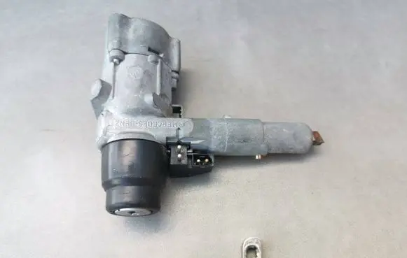 Mercedes-Benz E W124 Ignition lock 190001 1244621630 1245450314