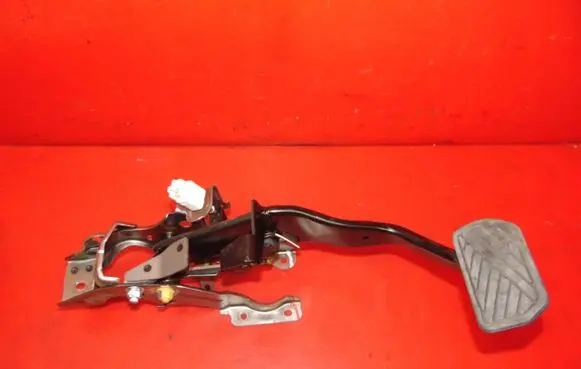 Suzuki Vitara (LY) Brake pedal 