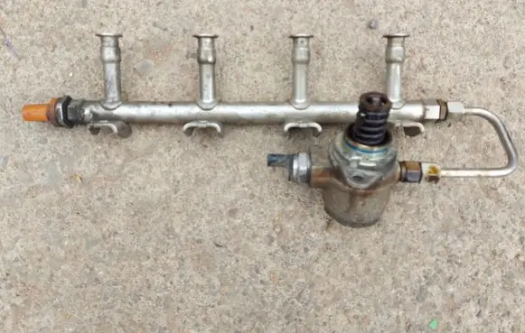 Skoda Yeti (5L) Fuel main line pipe 03F133320C