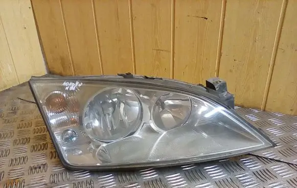 Ford Mondeo Mk III Headlight/headlamp 0301174204