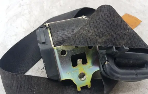 BMW 5 E39 Front seatbelt 566172601 100LL