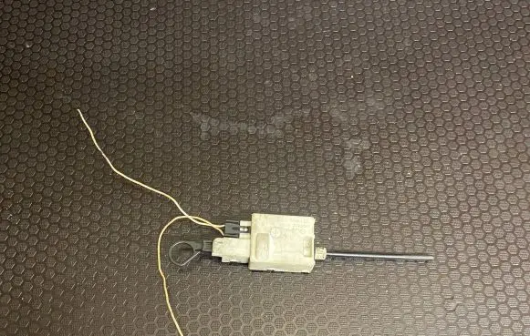 Fuel tank cap lock