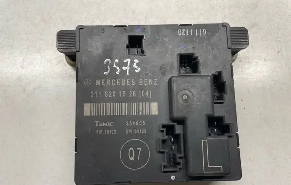 Mercedes-Benz E W211 Door control unit/module 2118201526 A2118201526