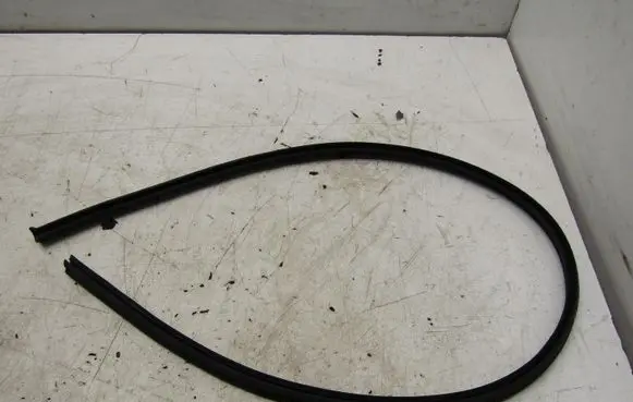 Suzuki Swift III Engine compartment rubber 4784