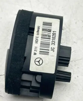 Tailgate opening switch